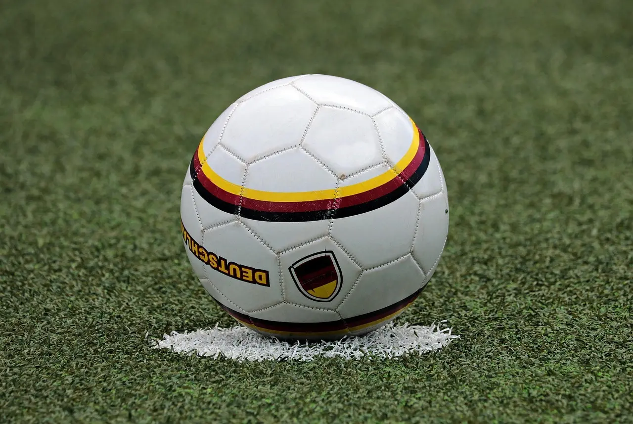 Runde 12 i Allsvenskan 2025: Skarpe udebanesejre, stærke hjemmepræstationer og masser af disciplinære noter