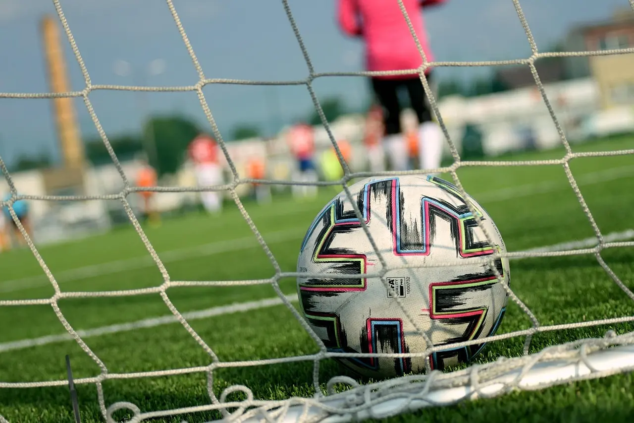 Målorgie ved kysten, sene udligninger og hårde dueller: Overblik over Ettan Södra – runde 10