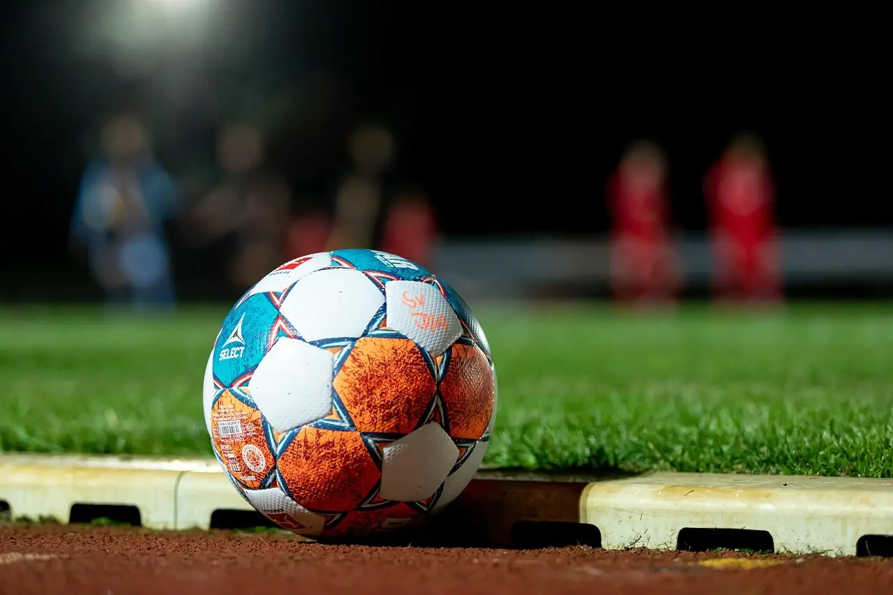 Effektive defensiver, skarpe kontraer og en håndfuld udslagsgivende detaljer – sådan foldede 8. spillerunde i Allsvenskan 2025 sig ud