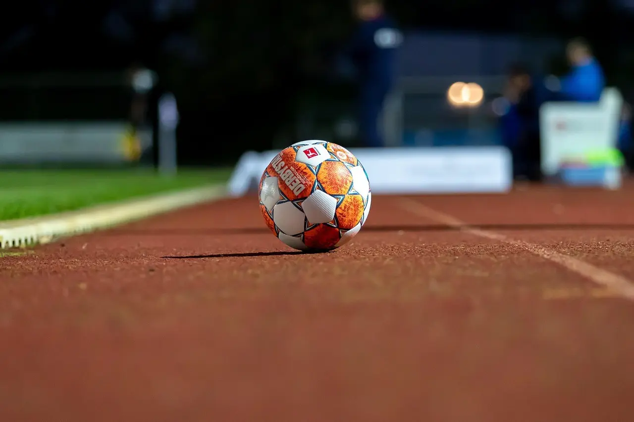 Ettan Södra runde 17: Storsejre, sene udligninger og effektive afslutninger